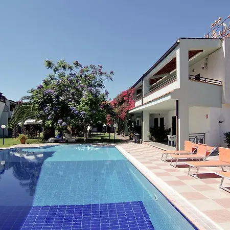 Pegaso Aparthotel 3*